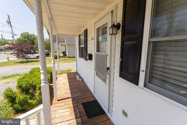 Photo - 30704 Hampden Ave