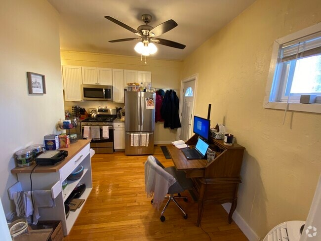 Building Photo - 39 Cross St Rental