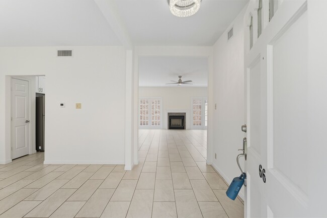 Photo - 600 Wilcrest Dr