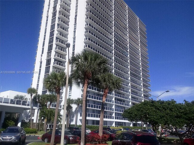 Building Photo - 20505 E Country Club Dr Unit 237