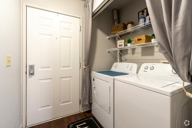 2BD, 2BA - 854SF - Emerald - Laundry