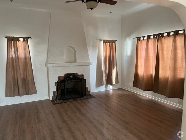 Living room - 1511 Cochran Ave Unit 1511 Rental