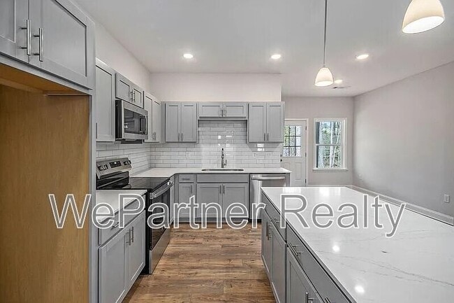 Photo - 144 Crestpoint Rd