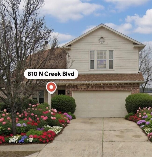 Building Photo - 810 N Creek Blvd