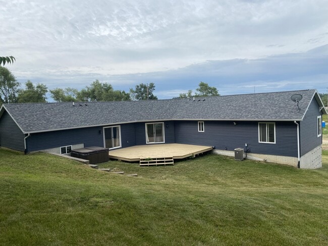 Photo - 2910 Otis Rd SE