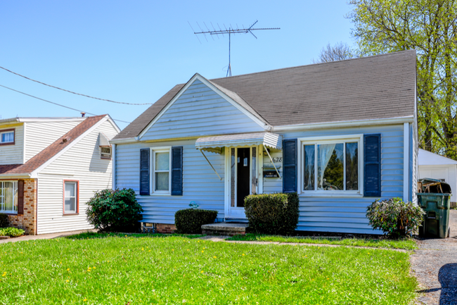 Photo - 1628 28th St NE House