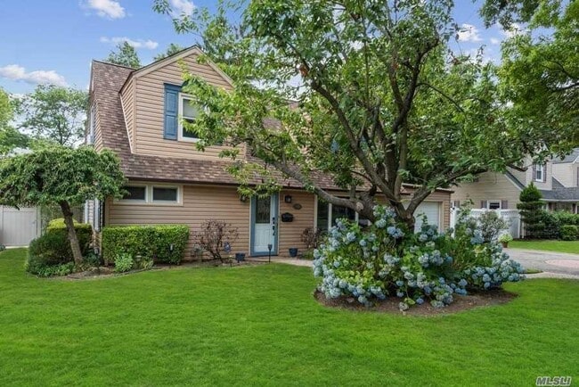 Photo - 341 Pin Oak Ln