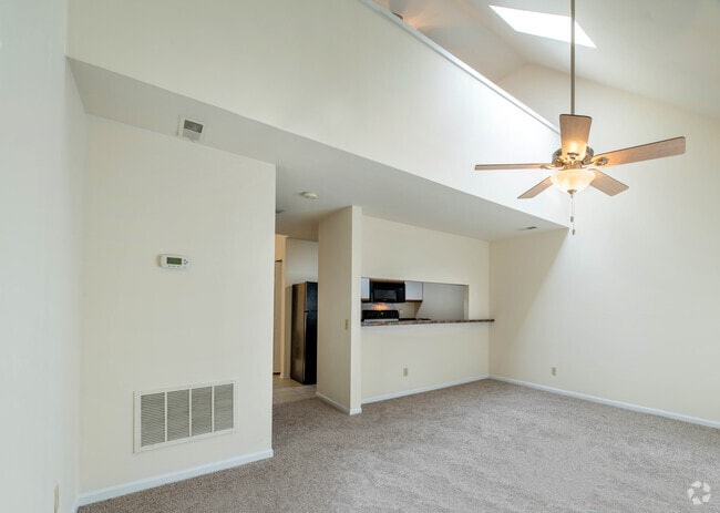 1BR, 1BA - 700SF