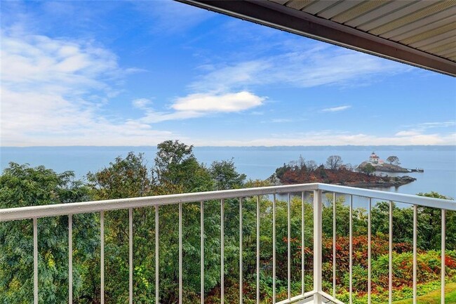 Photo - 37 Bullocks Point Ave Unit 3C