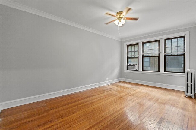 Photo - 2348 W Addison St Apartment Unit D3