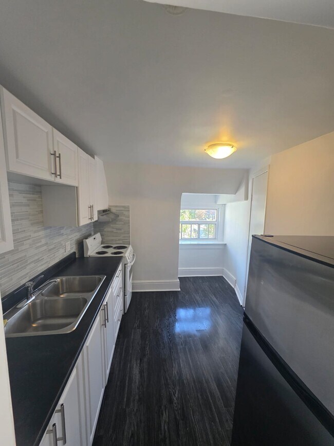 159 Gladstone Ave Unit 3rd Floor