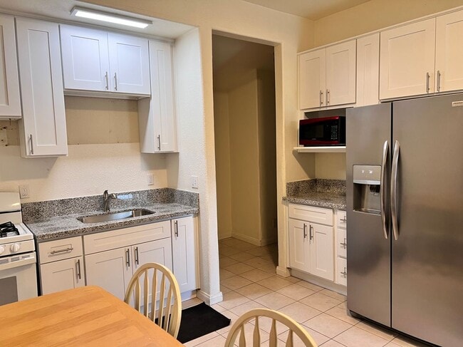 Photo - 1827 Gardenia Ave Unidad B-4