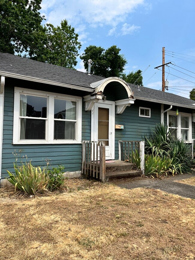 Building Photo - 441 16th St SE Unit 441 Rental