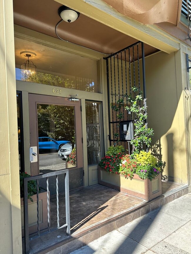 Katherine Apartments