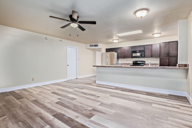 Photo - 4 Bedroom 2 Bathroom with Arizona Room in Tempe