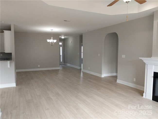 Photo - 835 Wisteria Wy