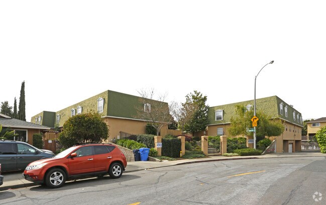 Photo - 596 La Conner Dr