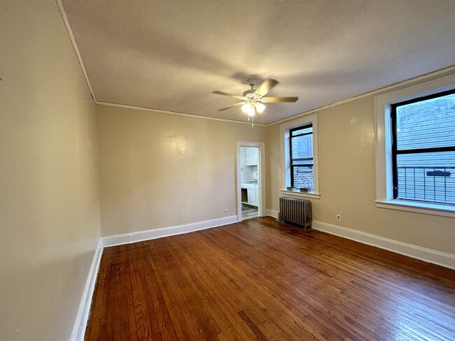 Building Photo - 1 Noll Pl Unit 8 Rental