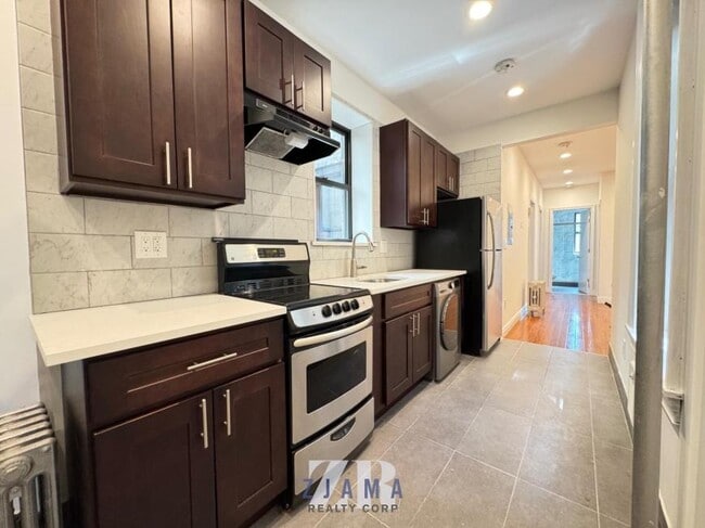 Building Photo - 3 bedroom in Brooklyn NY 11215 Unit 2C