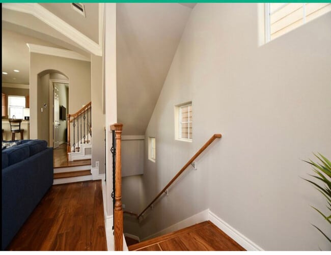 2nd floor landing - 9016 Bayview Cove Dr