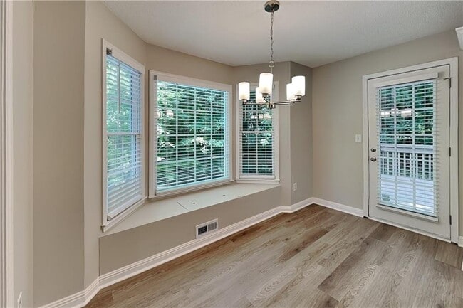 Photo - 328 Abbington Ln