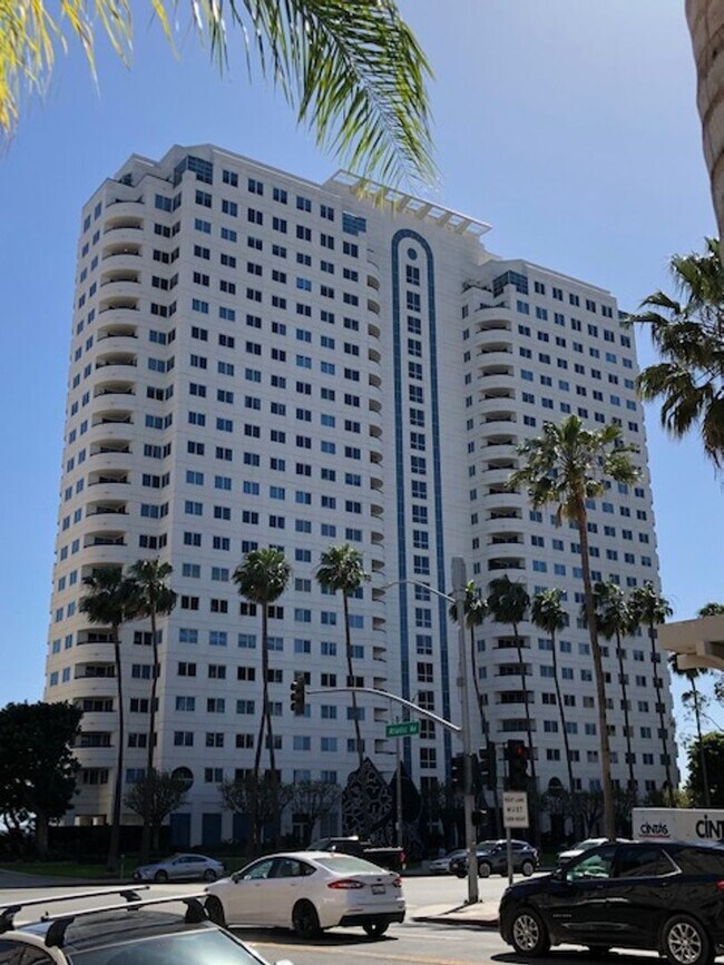 Building Photo - Large 1 bedroom 1 bath in Luxury High Rise... Unit 1101 Rental