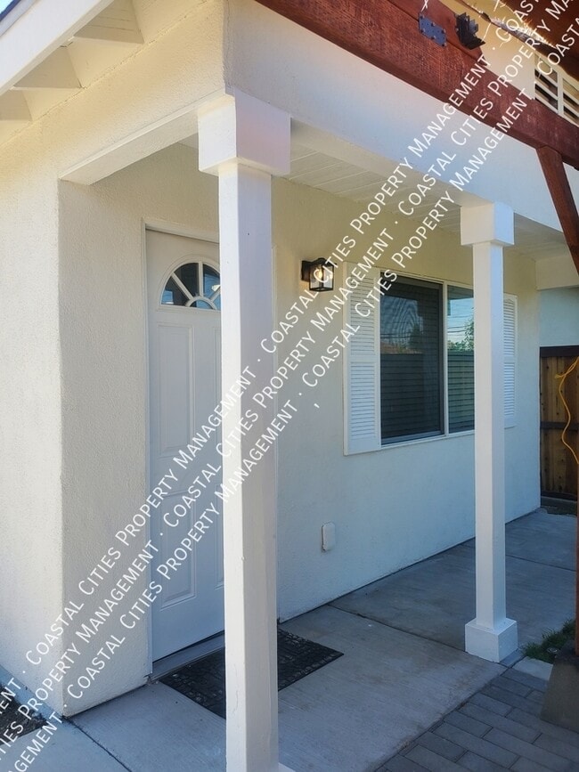 Building Photo - 186 S Palm Ave Unit Back Rental