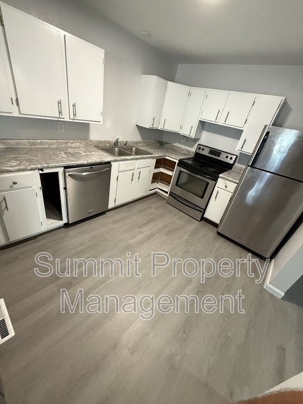 Photo - 1526 W 10th St