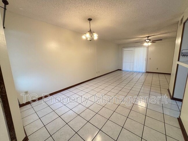 Photo - 703 Trekker St House