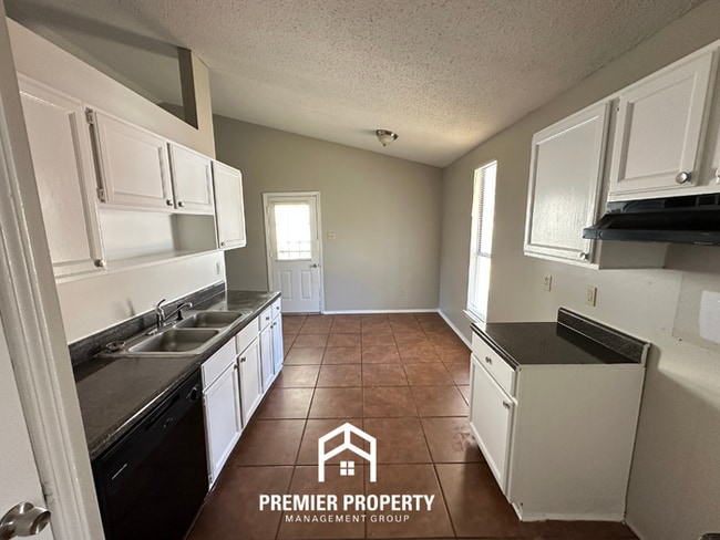 Photo - Charming 3BR/2BA Memphis Home w/ Vaulted Ceilings, Fireplace & Fenced Backyard