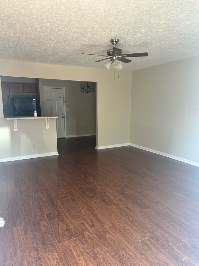 Photo - 1107 Riviera Dr