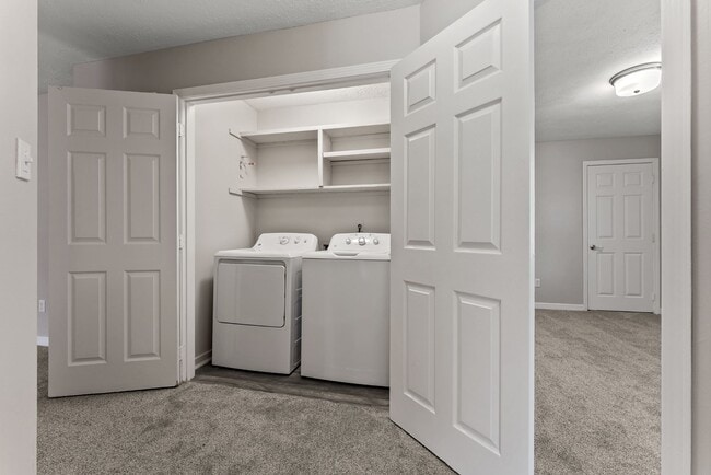 Linden (Renovated) - 2 Bed / 2 Bath - 1,100 Sq.Ft. - The DeSoto