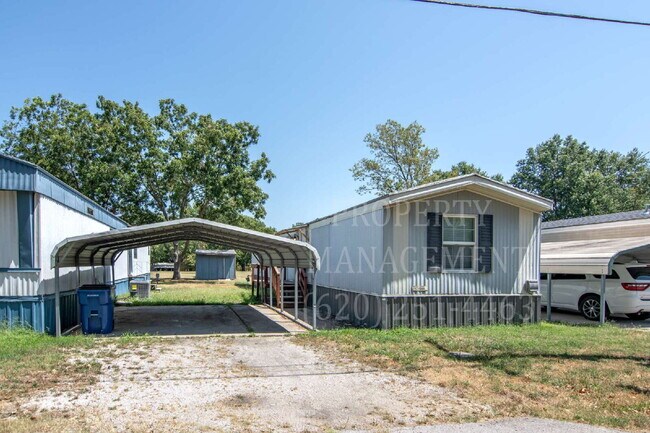 Building Photo - 2 Bedroom, 2 Bath