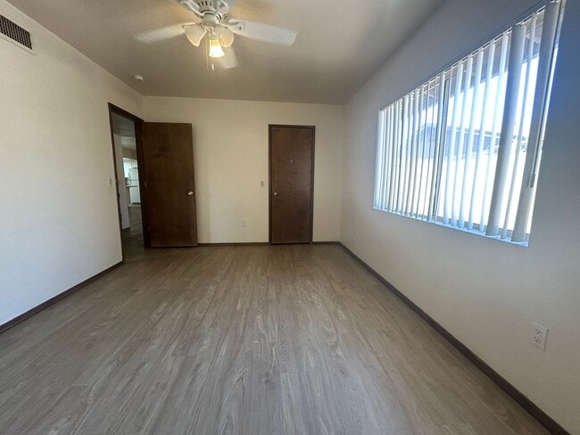 Photo - 2141 E Manhatton Dr