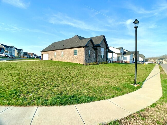 Photo - 585 Dexter Dr