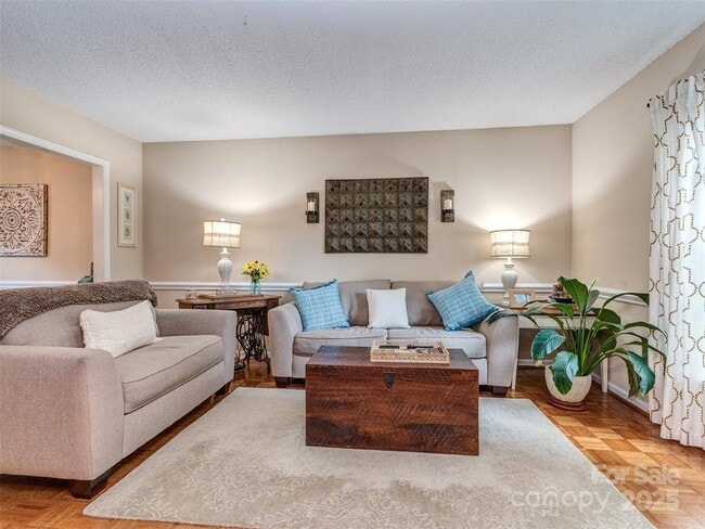 Photo - 8715 Parkchester Dr