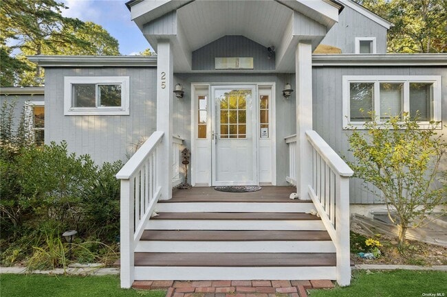 Photo - 25 Blue Jay Way