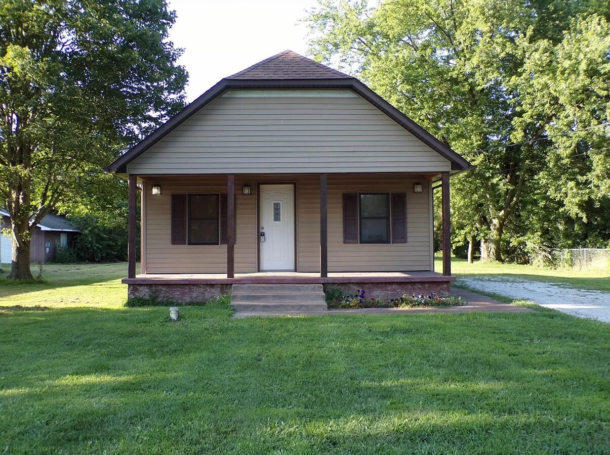 Photo - 605 E Hamilton St House