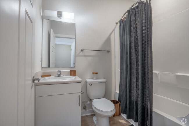 4BR, 4.5BA - 1,660SF - First Bathroom