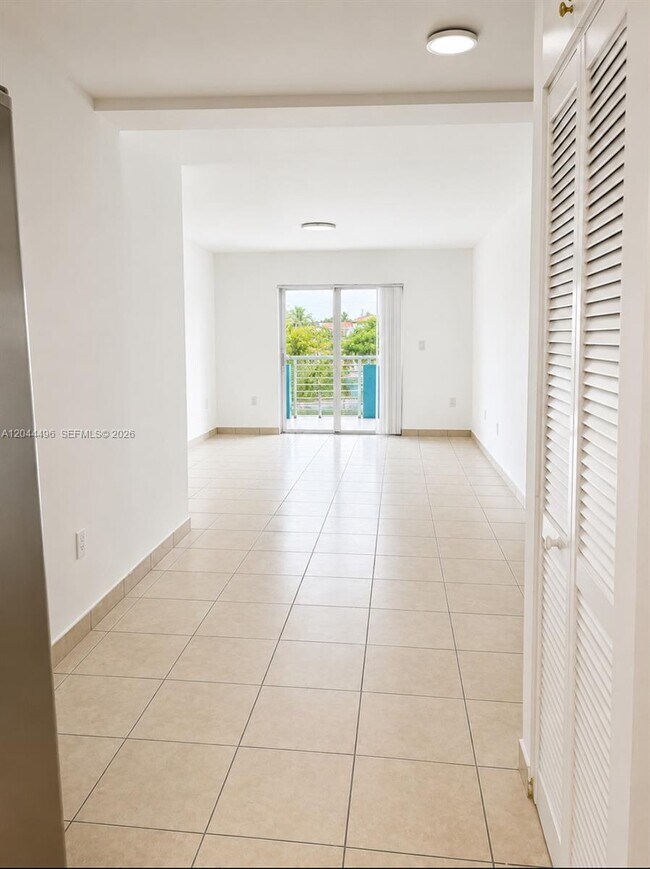 Photo - 16851 NE 35th Ave Unidad 27