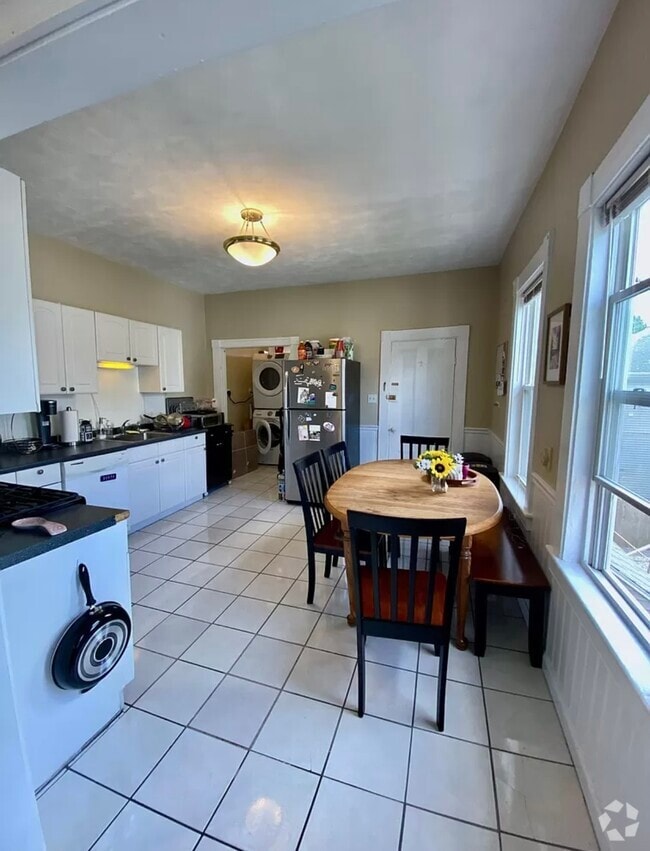 Building Photo - 7 Fuller St Unit 5A Rental
