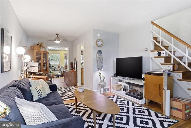 Photo - 123 E Linden St