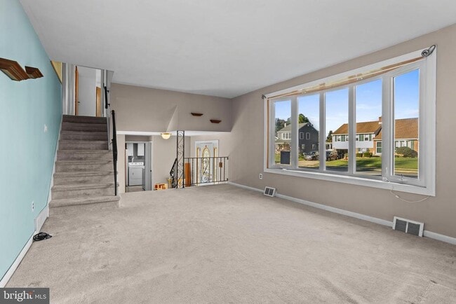 Photo - 18 Cobblestone Ln