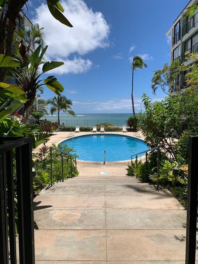 Ocean-Front Pool - 4999 Kahala Ave Unit 207