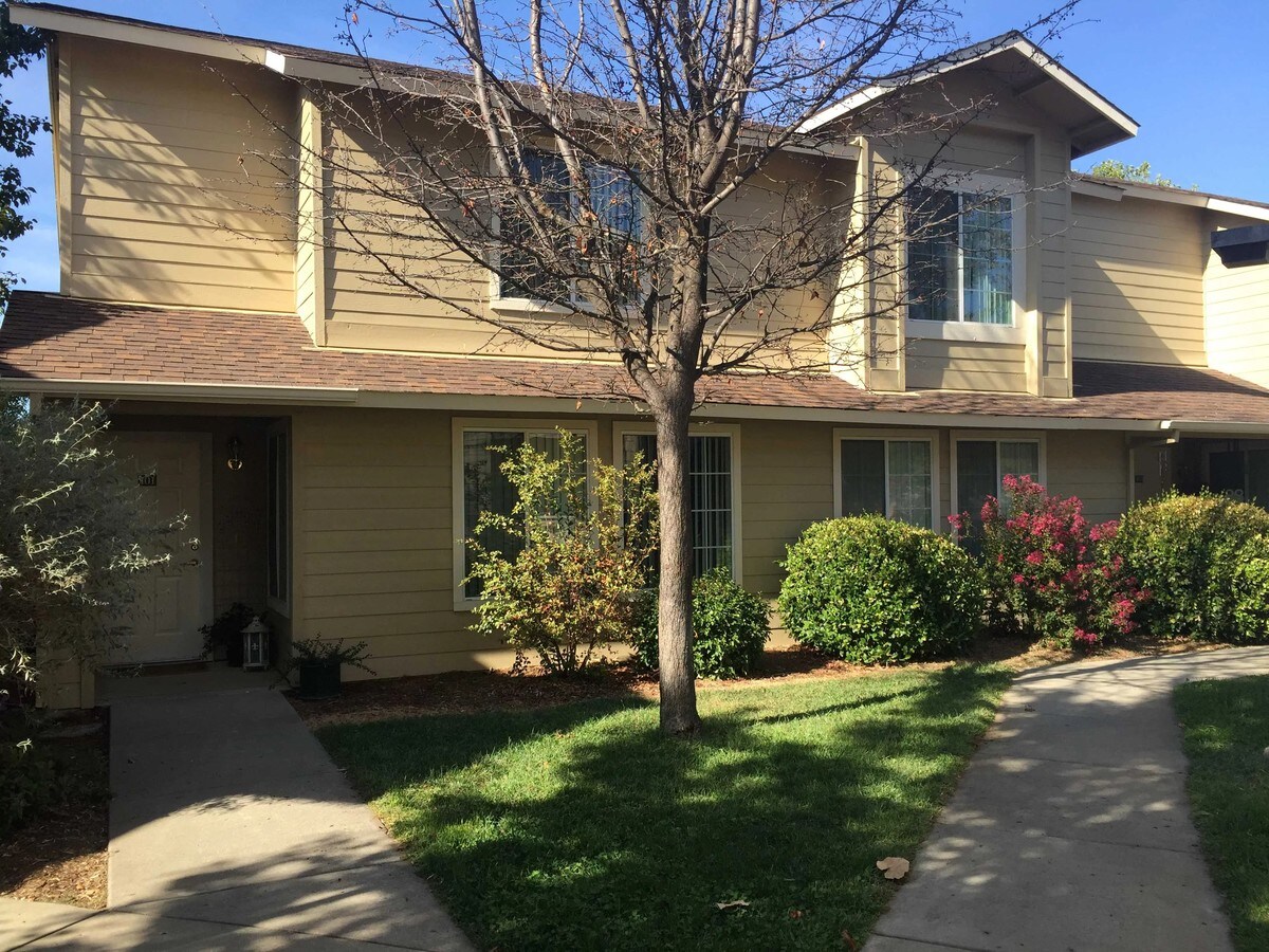 Courtyards at Penn Valley - Courtyards at Penn Valley Apartments