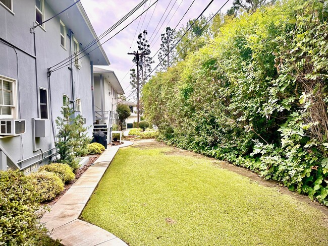 Patio interior - 1729 Raymond Hill Rd Unidad 3