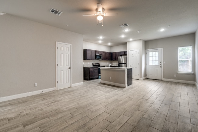 Photo - 7813 Savannah Brooks