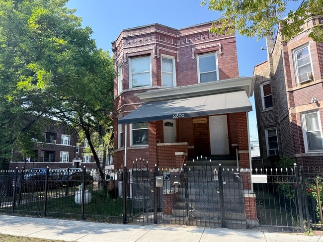 Building Photo - 2300 N Springfield Ave Unit 2