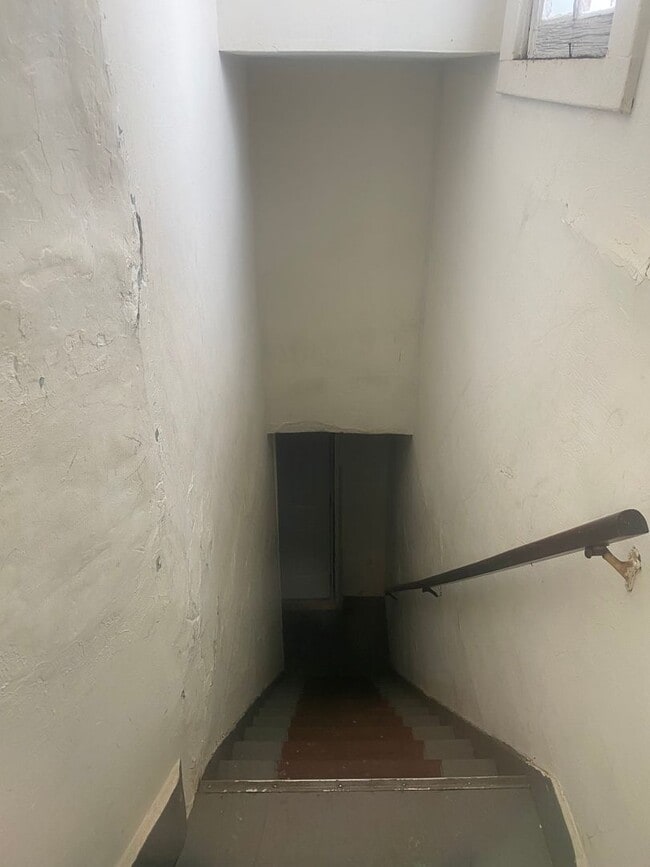 Photo - 426 E 13th St Unit 426 E 13th 2FL FR