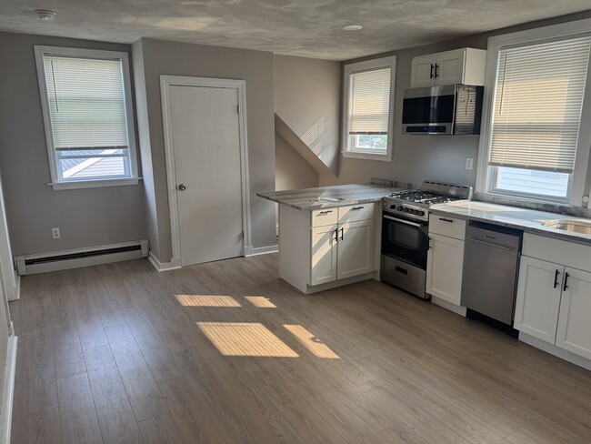 Building Photo - 62 Greenwich St Unit 3R Rental